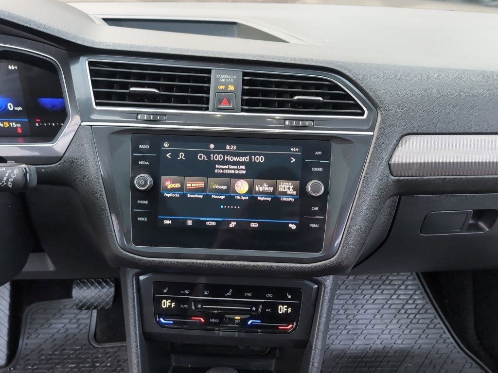 Used 2023 Volkswagen Tiguan SE w/ Panoramic Sunroof Package image 17