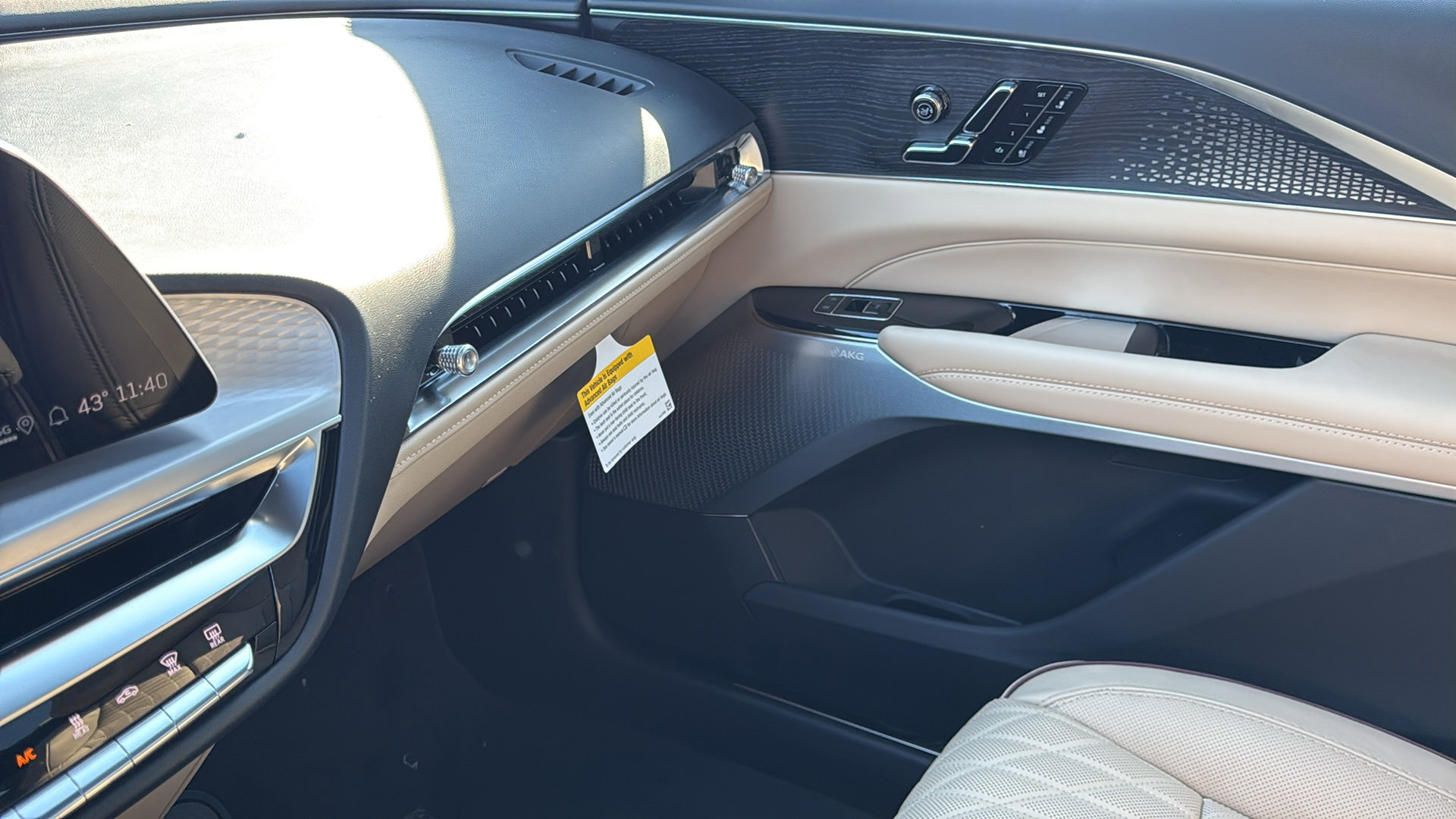 New 2026 Cadillac Lyriq Signature Luxury image 24