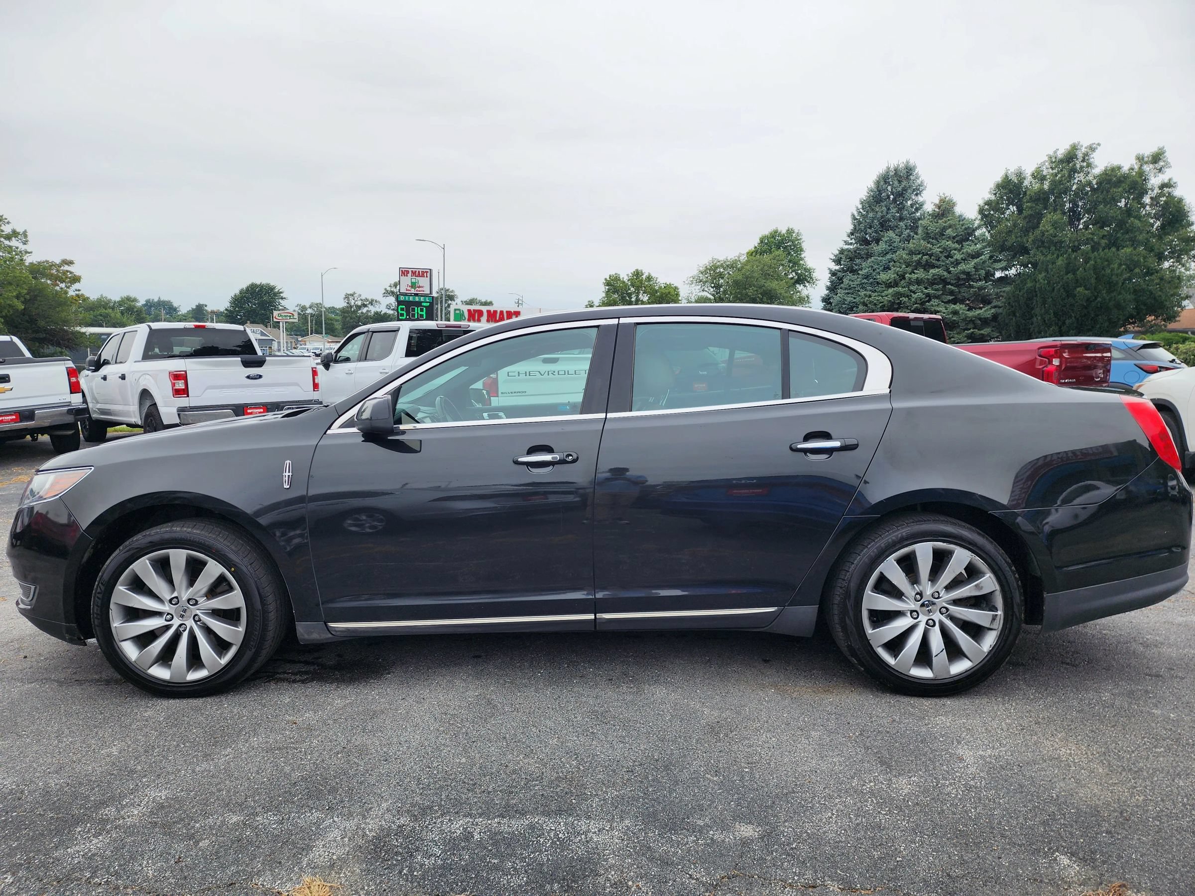 Used 2015 Lincoln MKS AWD w/ Equipment Group 101A image 4