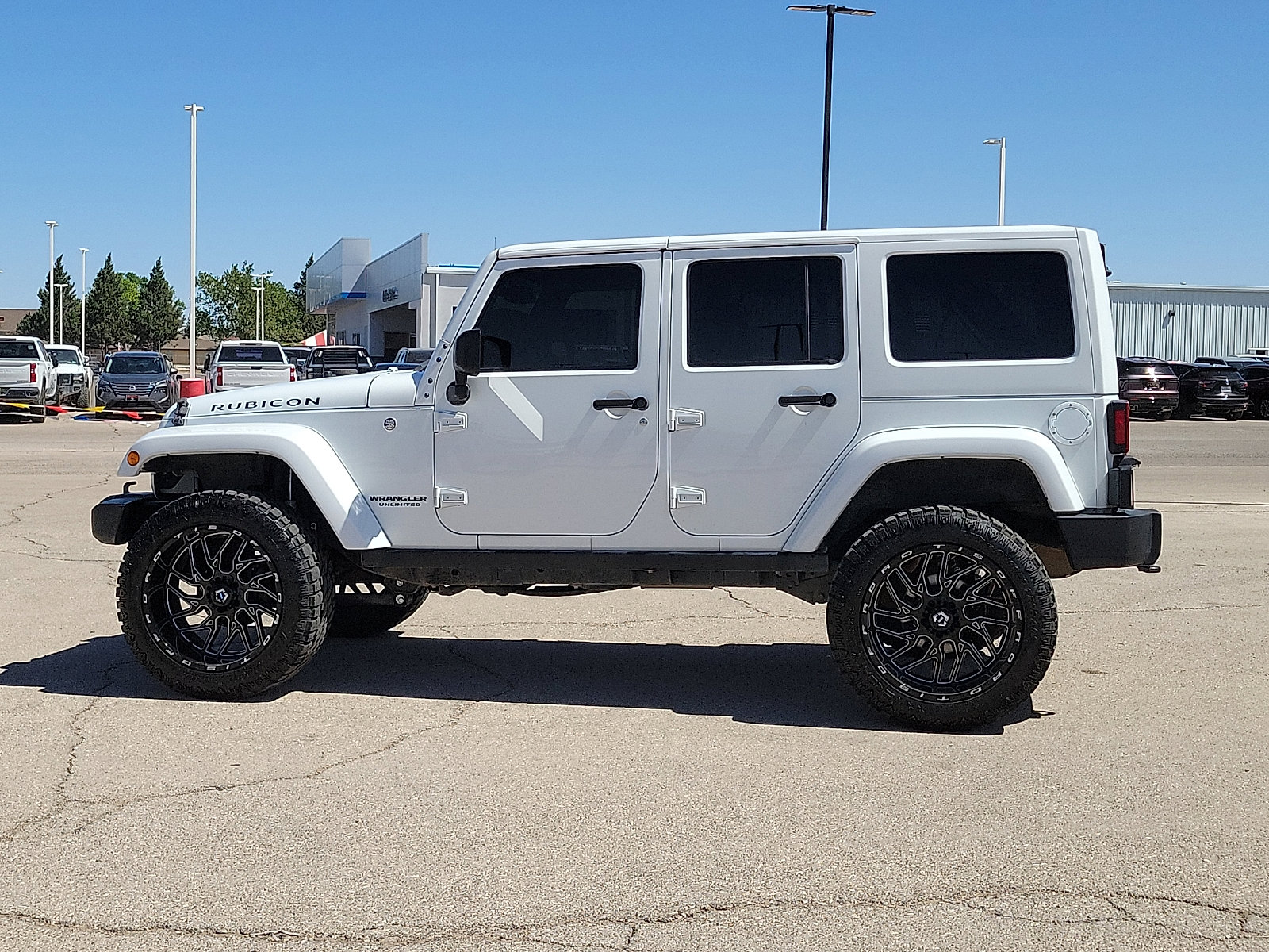 Used 2017 Jeep Wrangler Unlimited Rubicon w/ Connectivity Group AWD/4WD image 2