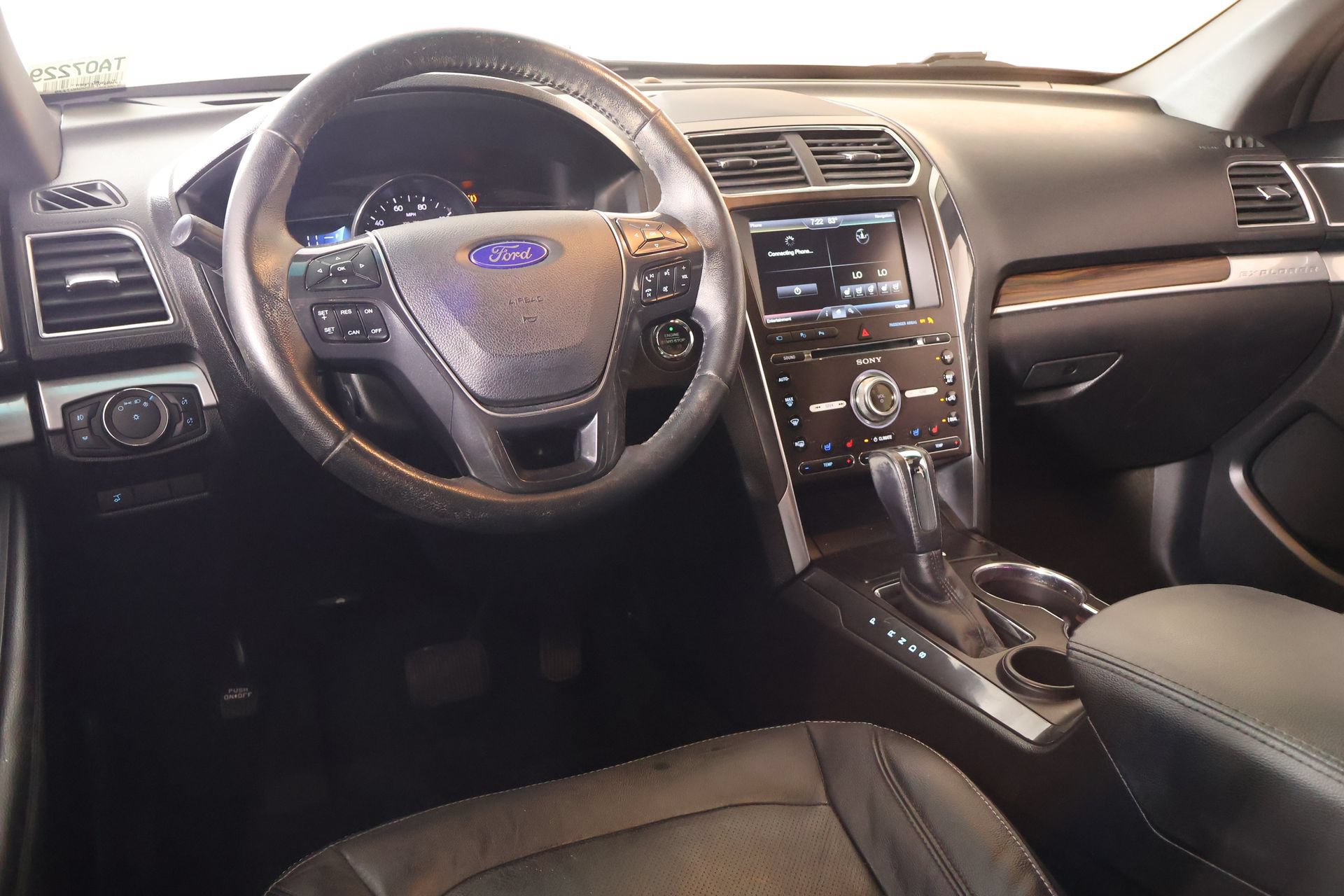 Used 2016 Ford Explorer Limited w/ Equipment Group 301A FWD image 2