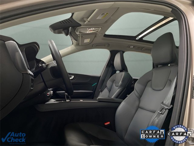 Used 2025 Volvo XC60 B5 Core image 22