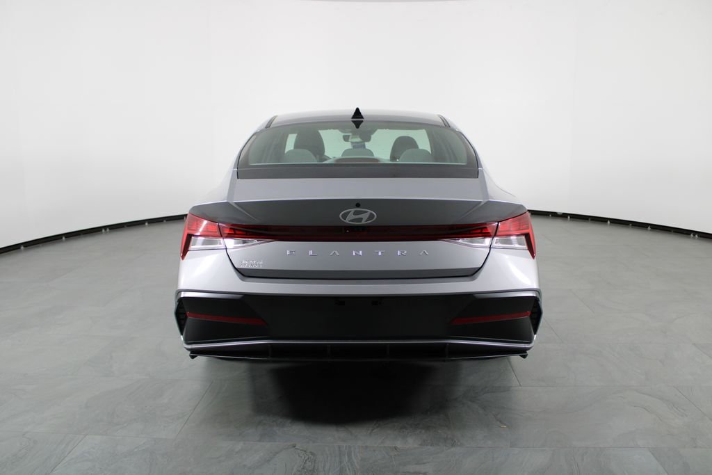 Used 2025 Hyundai Elantra SEL image 9