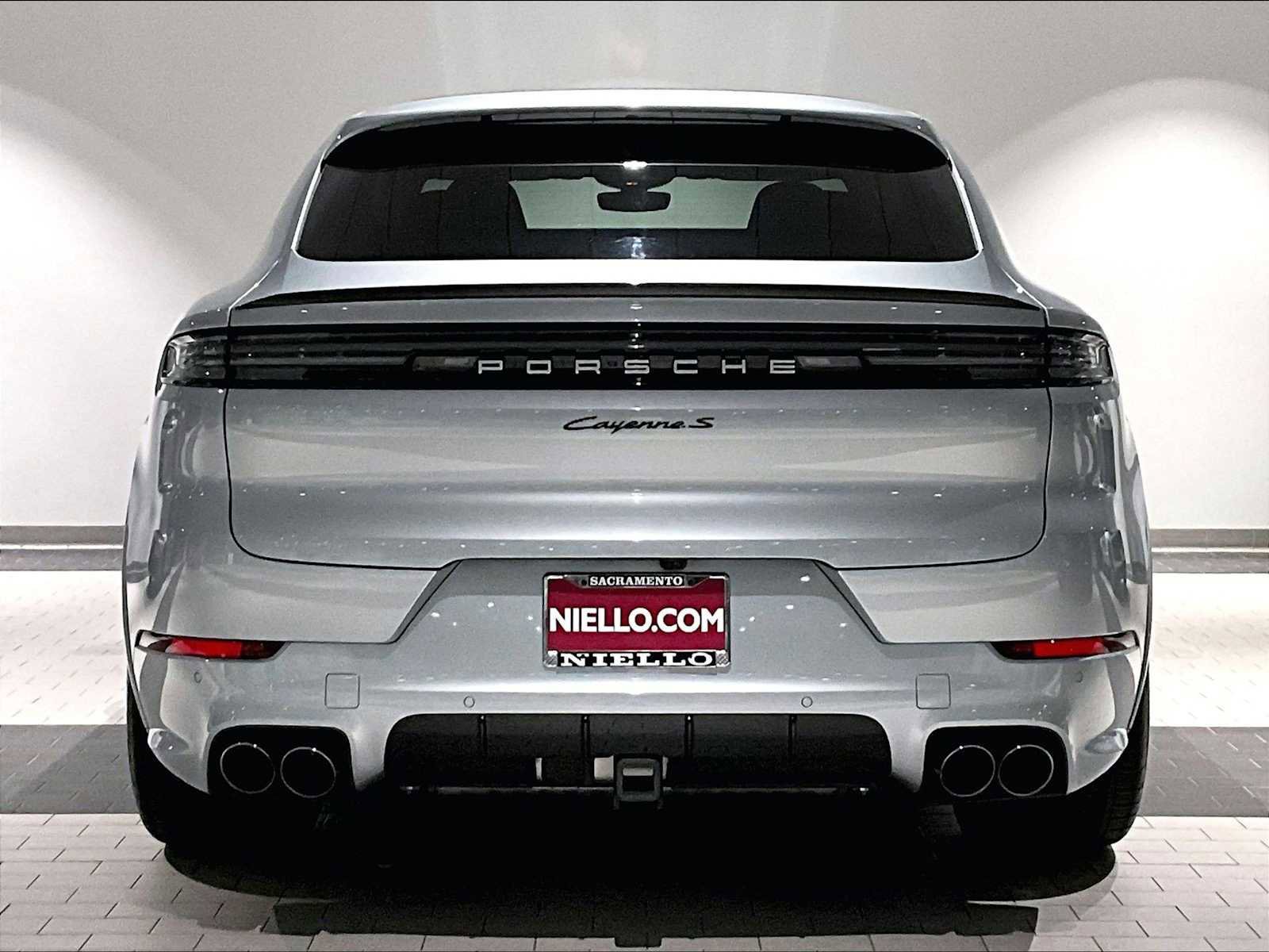 Used 2025 Porsche Cayenne S image 9