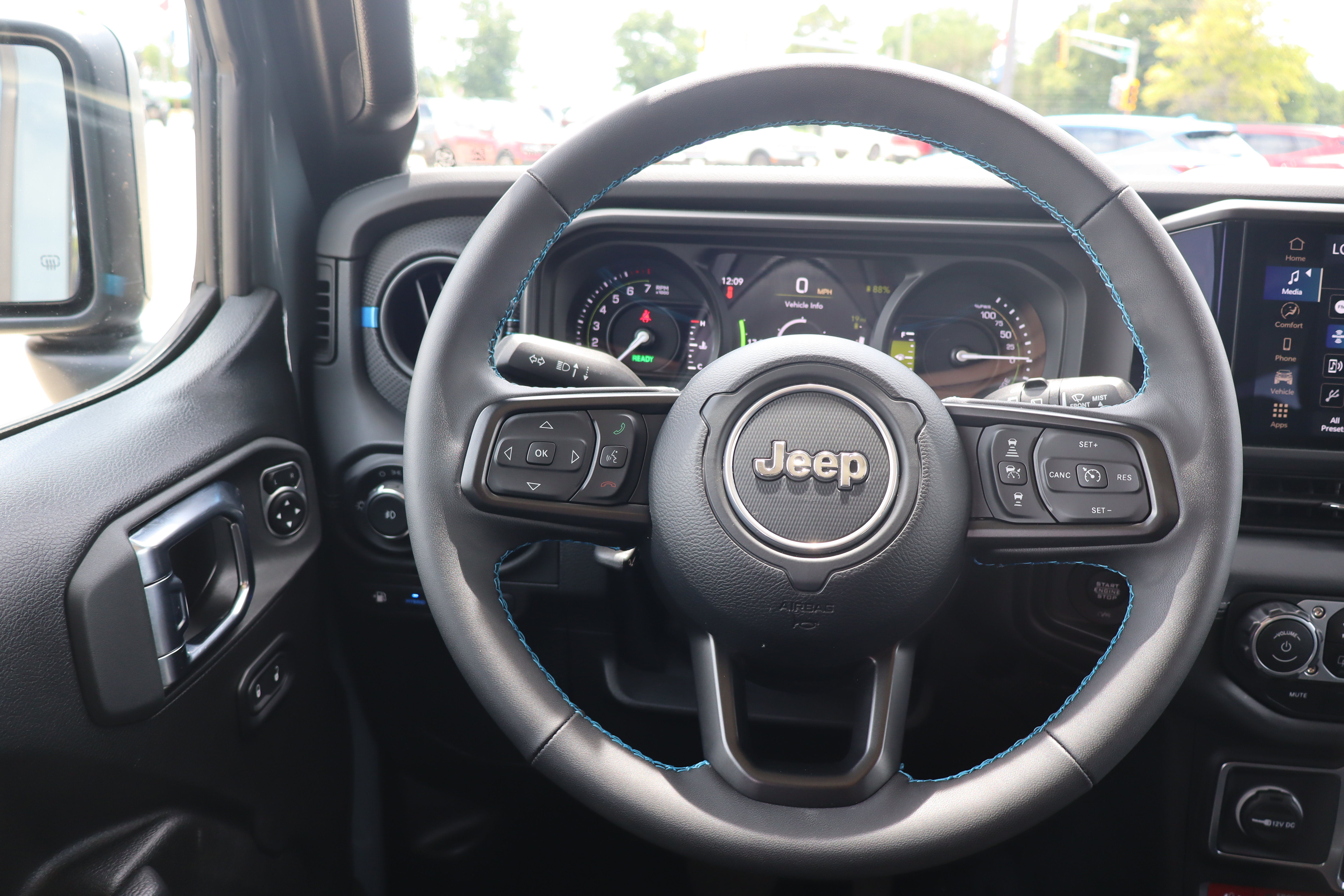 Used 2025 Jeep Wrangler Unlimited Rubicon 4xe w/ Safety Group AWD/4WD image 14
