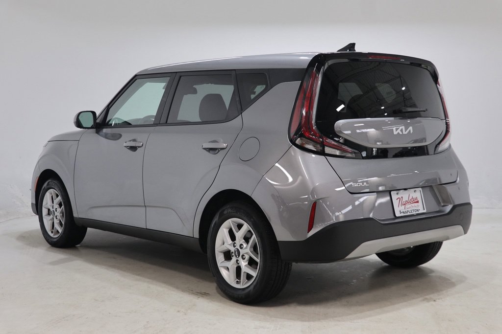 Used 2025 Kia Soul LX w/ LX Technology Package FWD image 9
