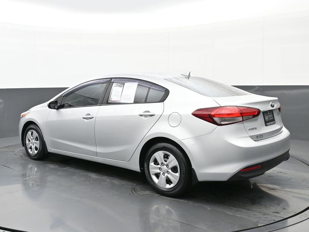Used 2017 Kia Forte LX image 5
