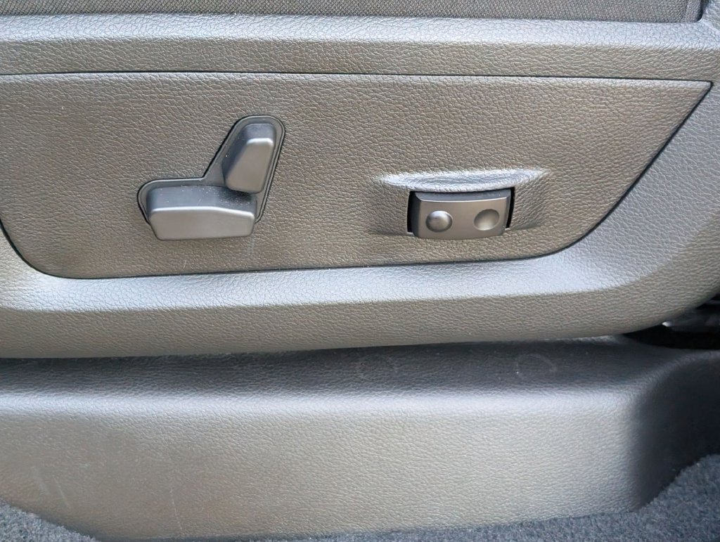 New 2026 RAM 3500 Big Horn AWD/4WD image 13