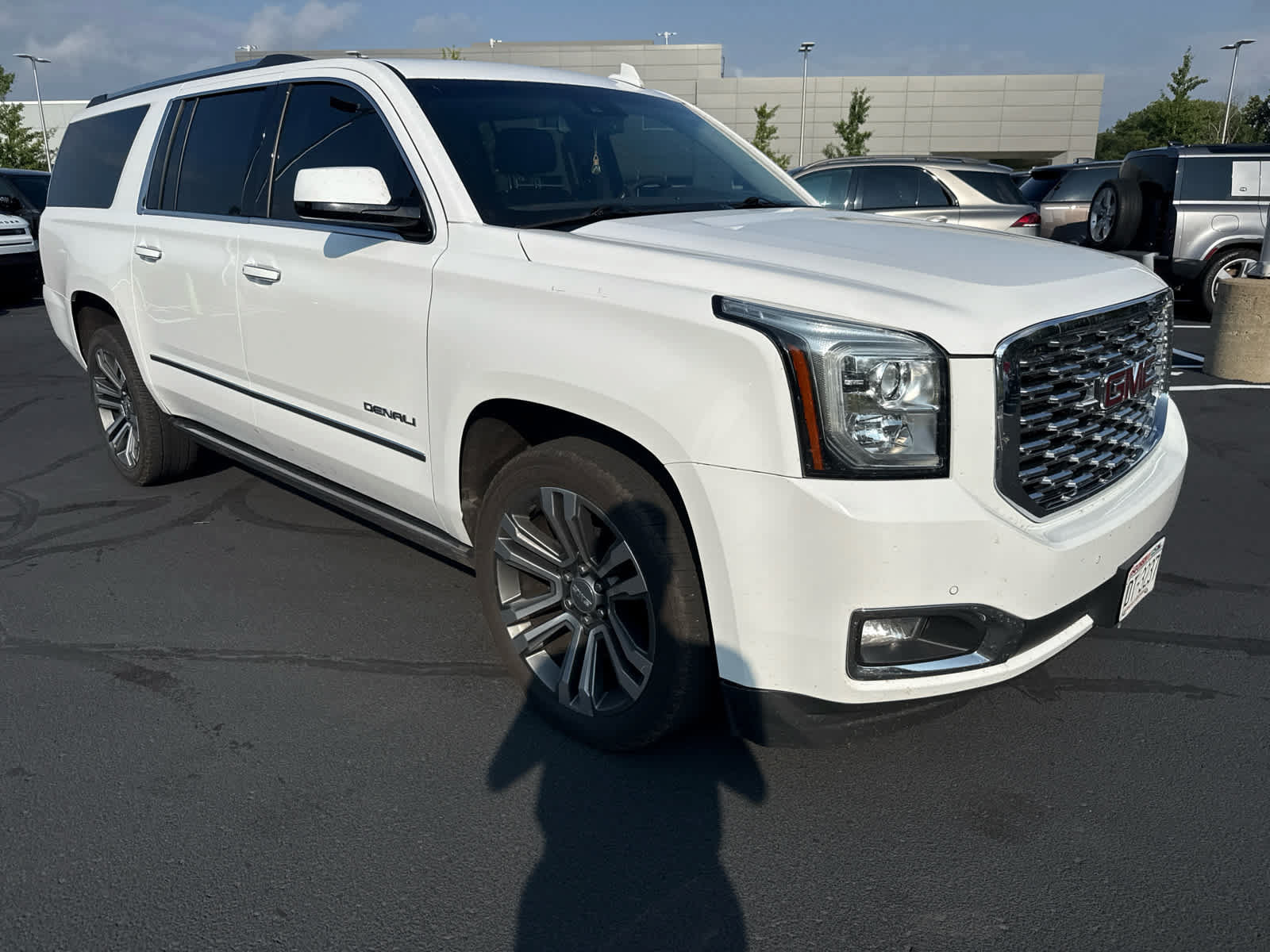 Used 2020 GMC Yukon XL Denali w/ Denali Premium Package AWD/4WD image 6
