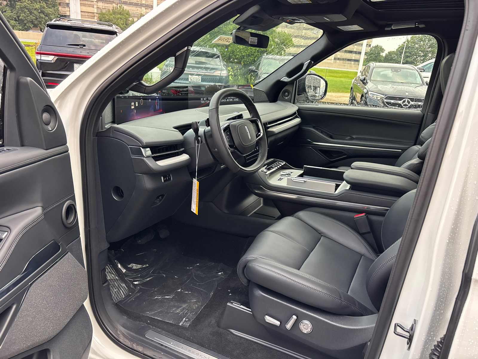New 2027 Lincoln Navigator Reserve w/ Jet Appearance Package AWD/4WD image 24
