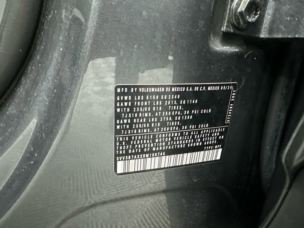Used 2024 Volkswagen Tiguan SE image 33