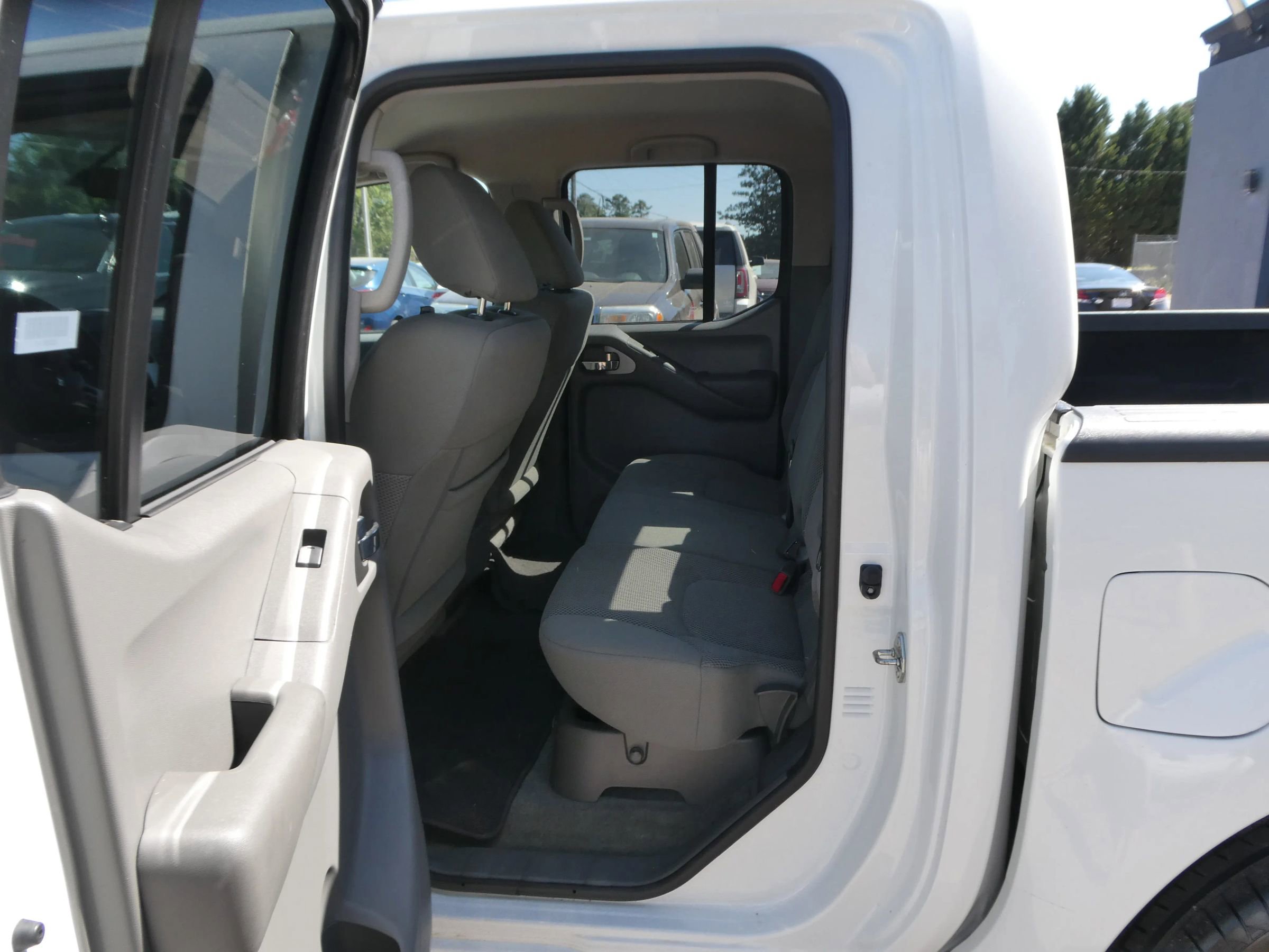 Used 2018 Nissan Frontier SV RWD image 26