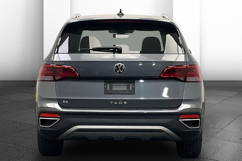 Used 2024 Volkswagen Taos SE image 3