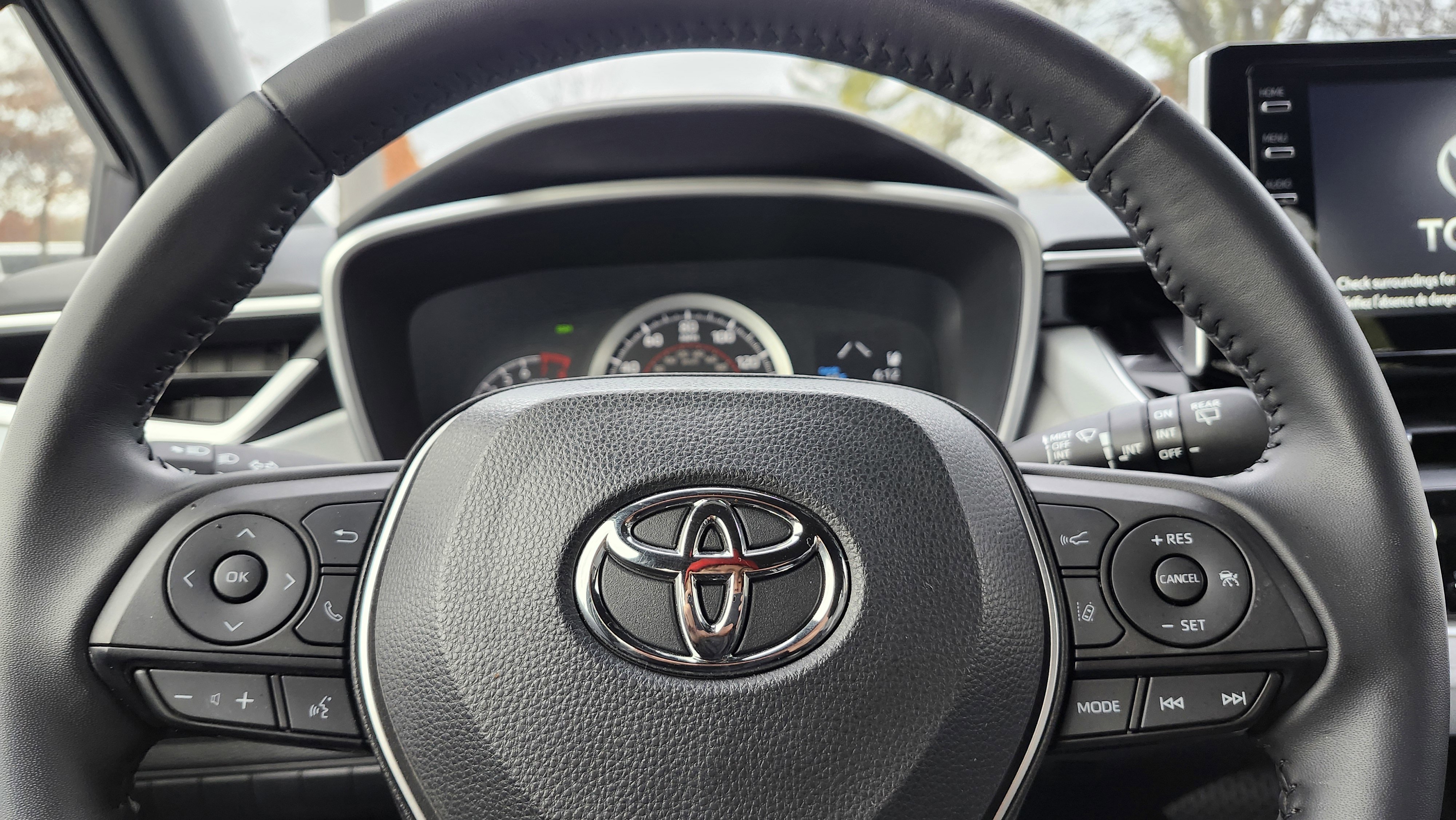 Used 2022 Toyota Corolla SE w/ SE Preferred Package image 25