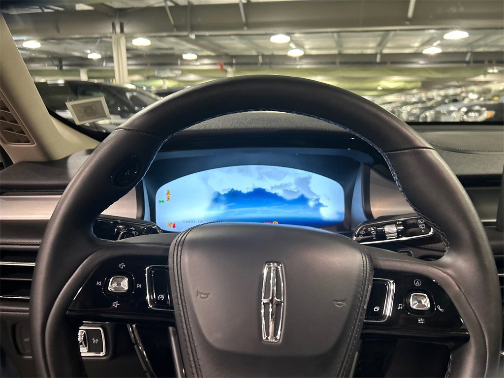 Used 2023 Lincoln Aviator AWD w/ Premium Package image 11