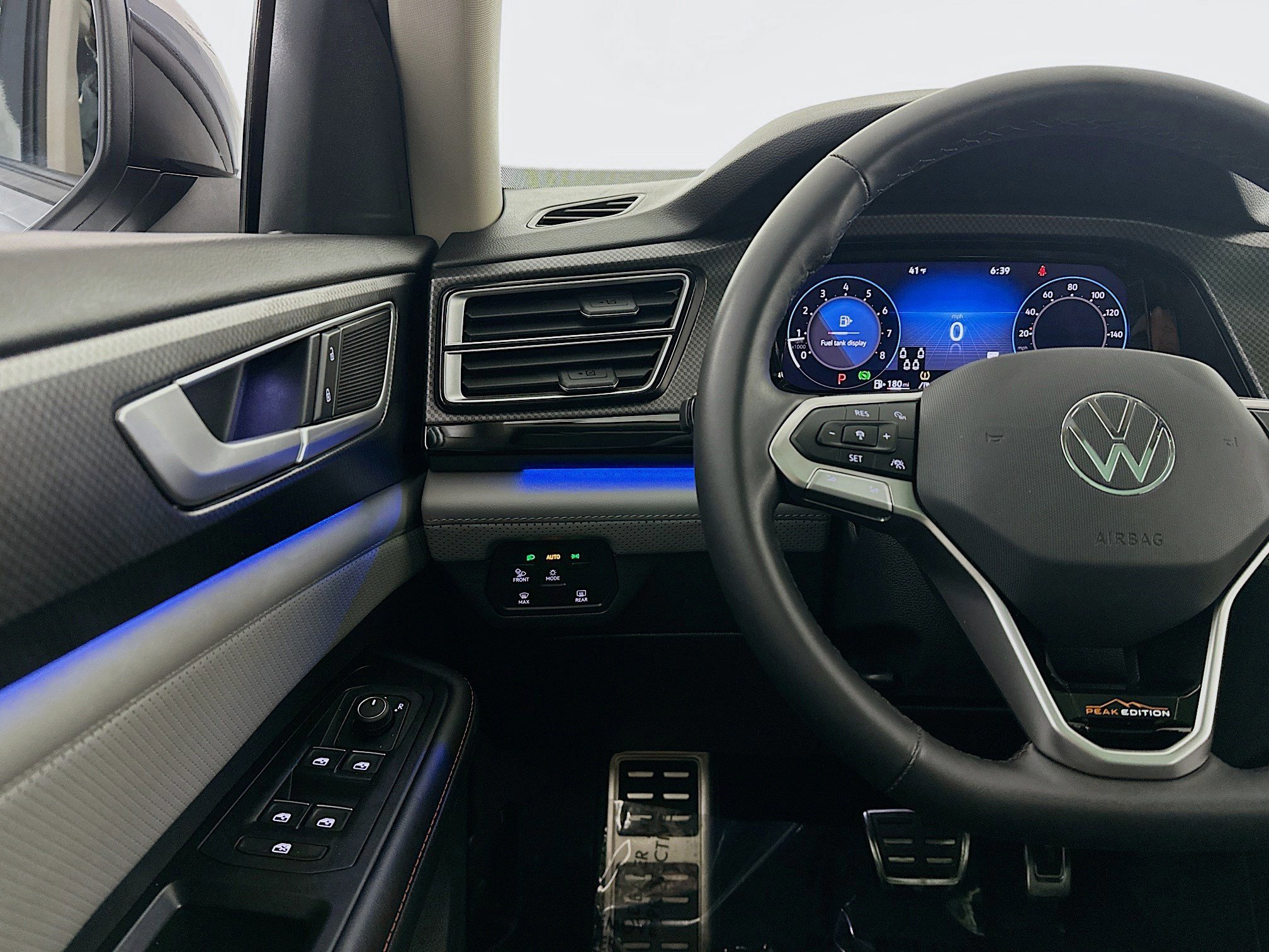 Used 2024 Volkswagen Atlas Peak Edition SEL image 10