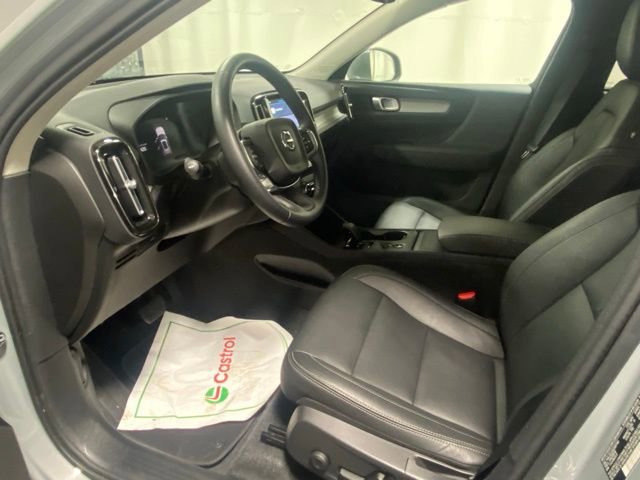Used 2025 Volvo XC40 B5 Core AWD/4WD image 10