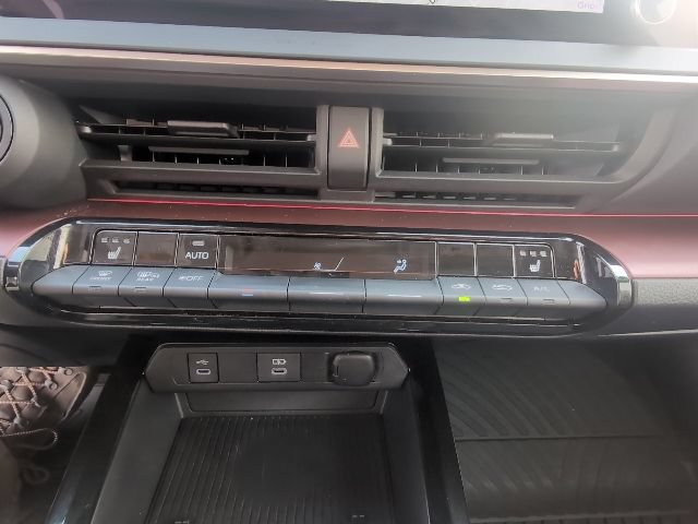 Used 2025 Toyota Prius Plug-In Hybrid FWD image 23