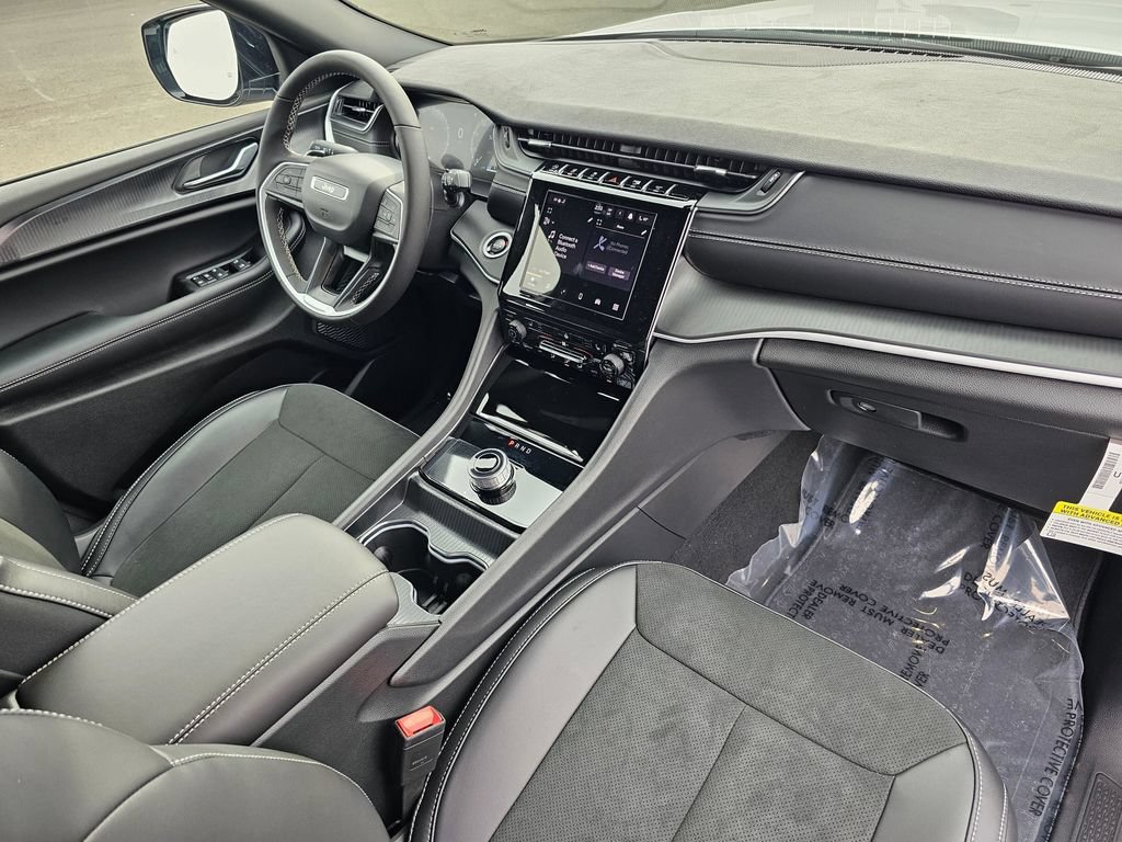New 2025 Jeep Grand Cherokee L Altitude AWD/4WD image 16