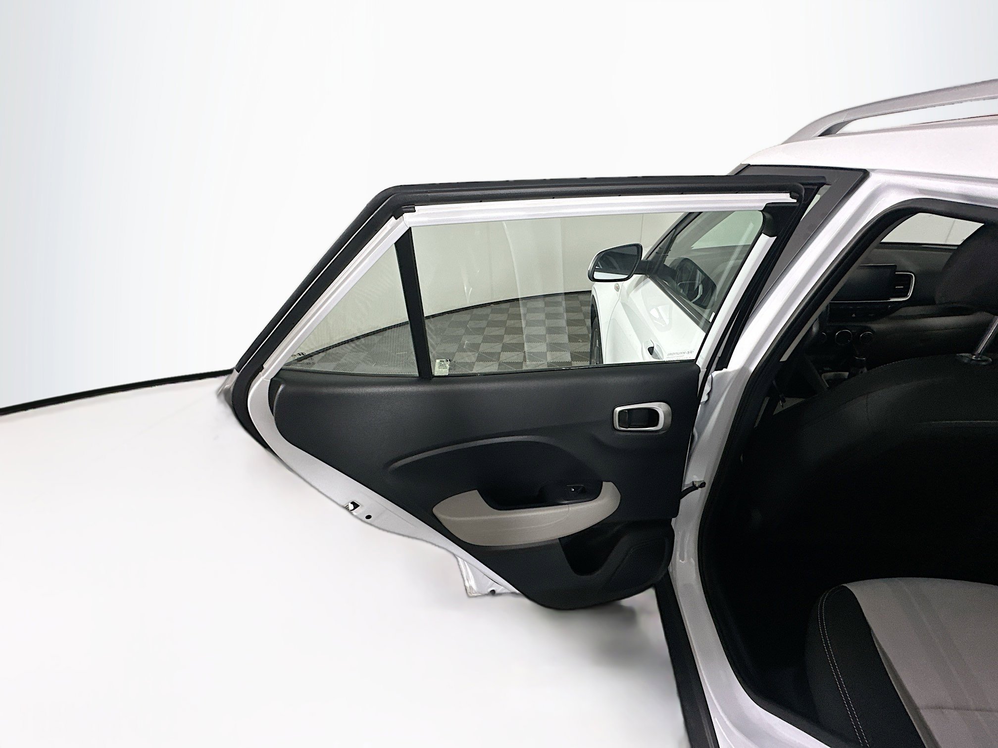 Used 2025 Hyundai Venue SEL FWD image 25