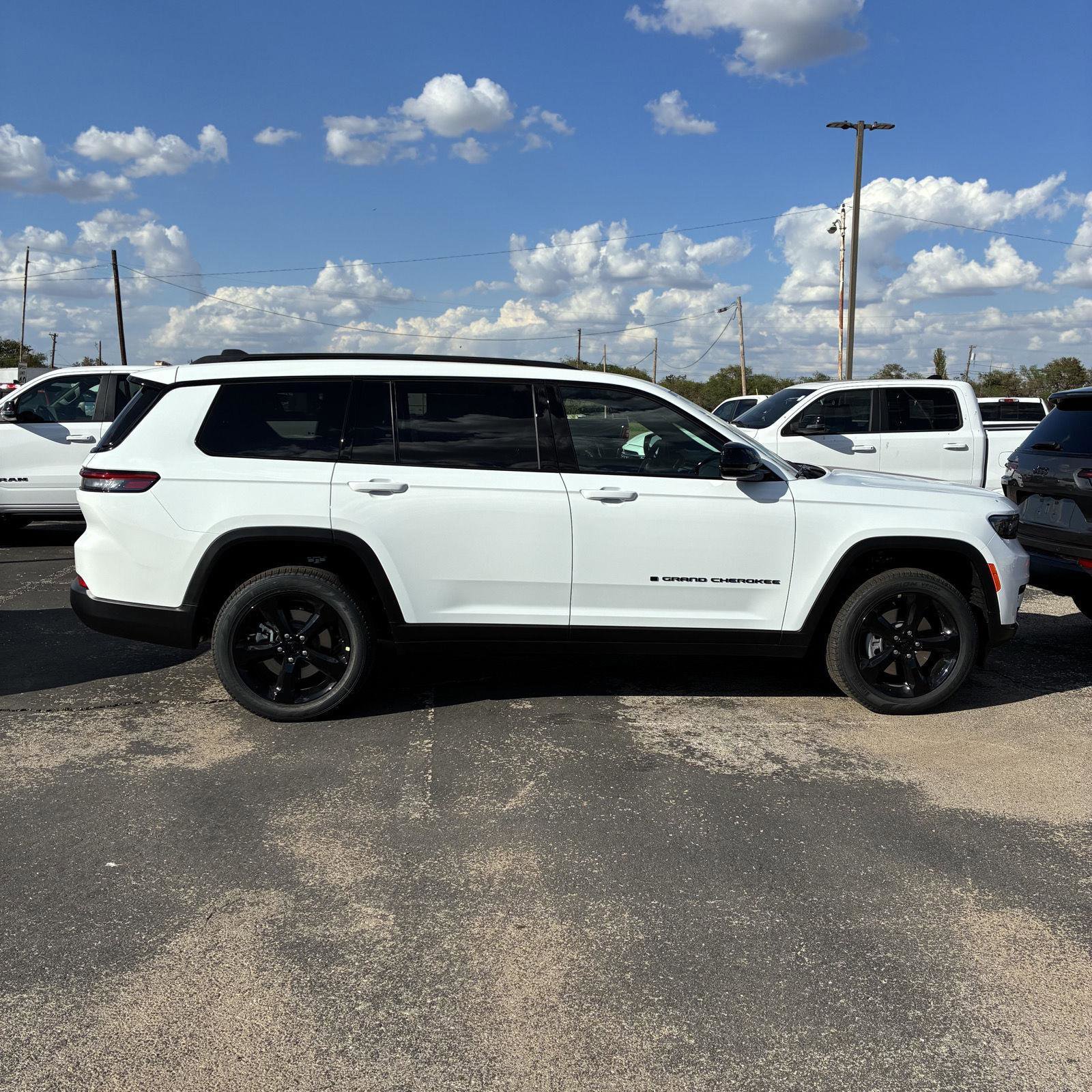 New 2025 Jeep Grand Cherokee L Limited w/ Black Appearance Package image 14