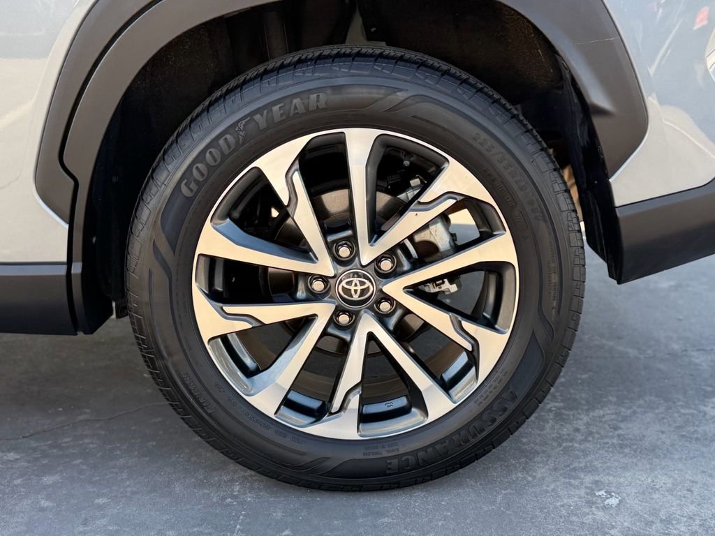 Certified 2023 Toyota Corolla Cross XLE image 11