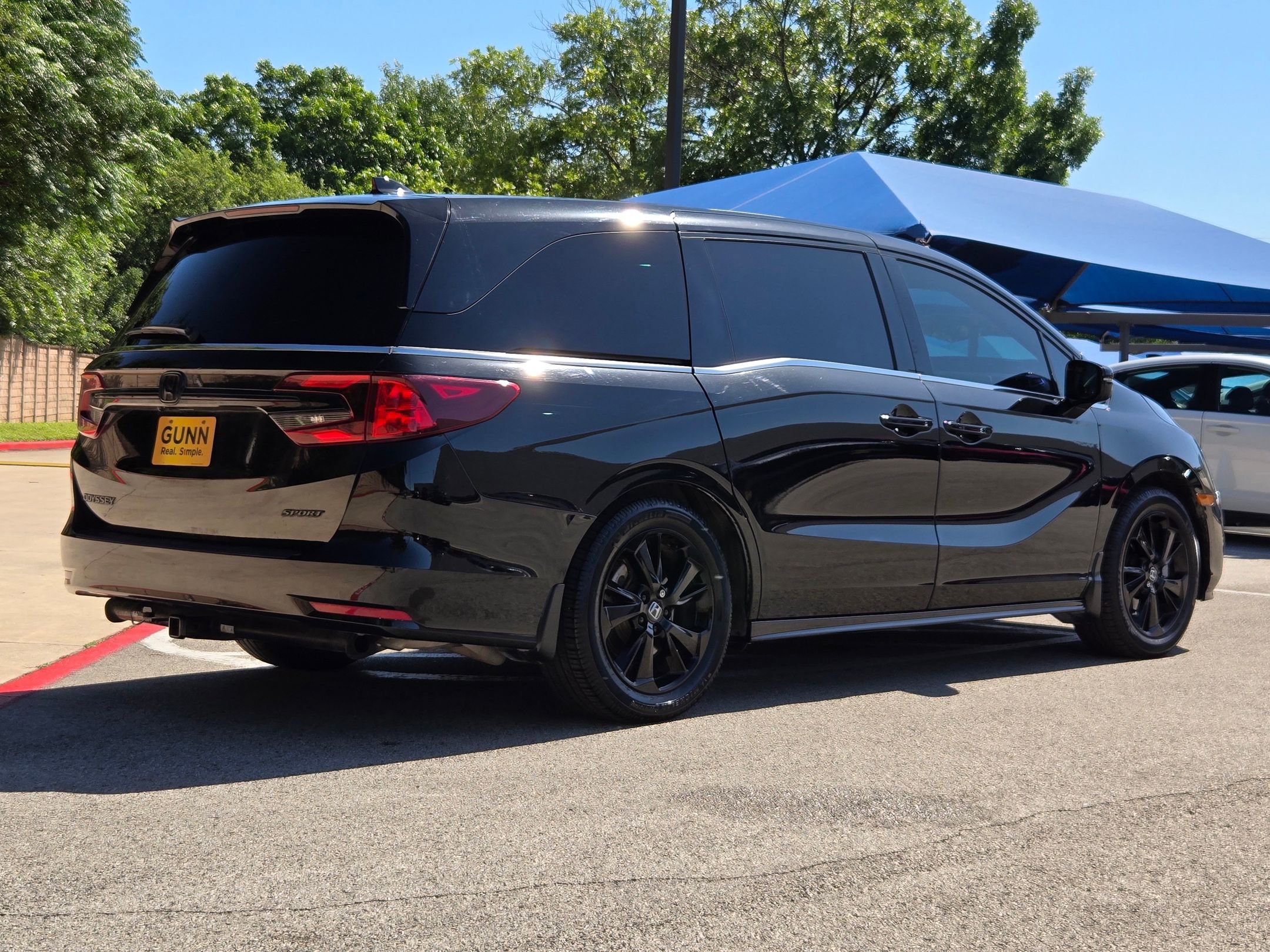 Used 2023 Honda Odyssey Sport image 3