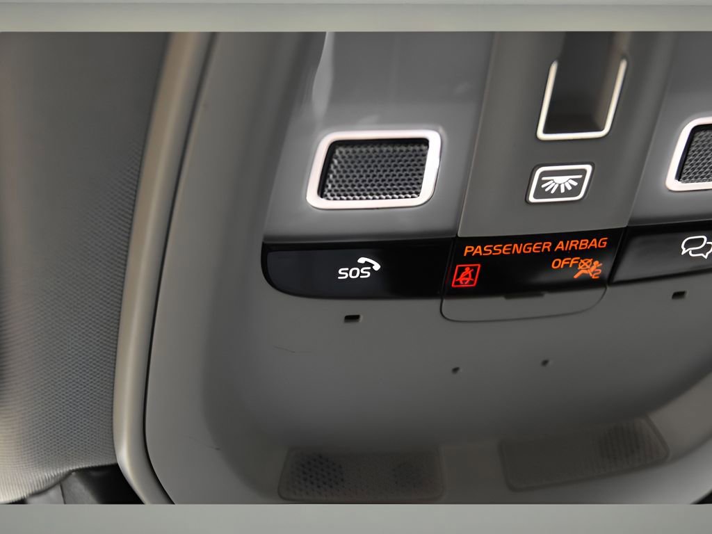 Certified 2025 Volvo XC60 B5 Core image 38