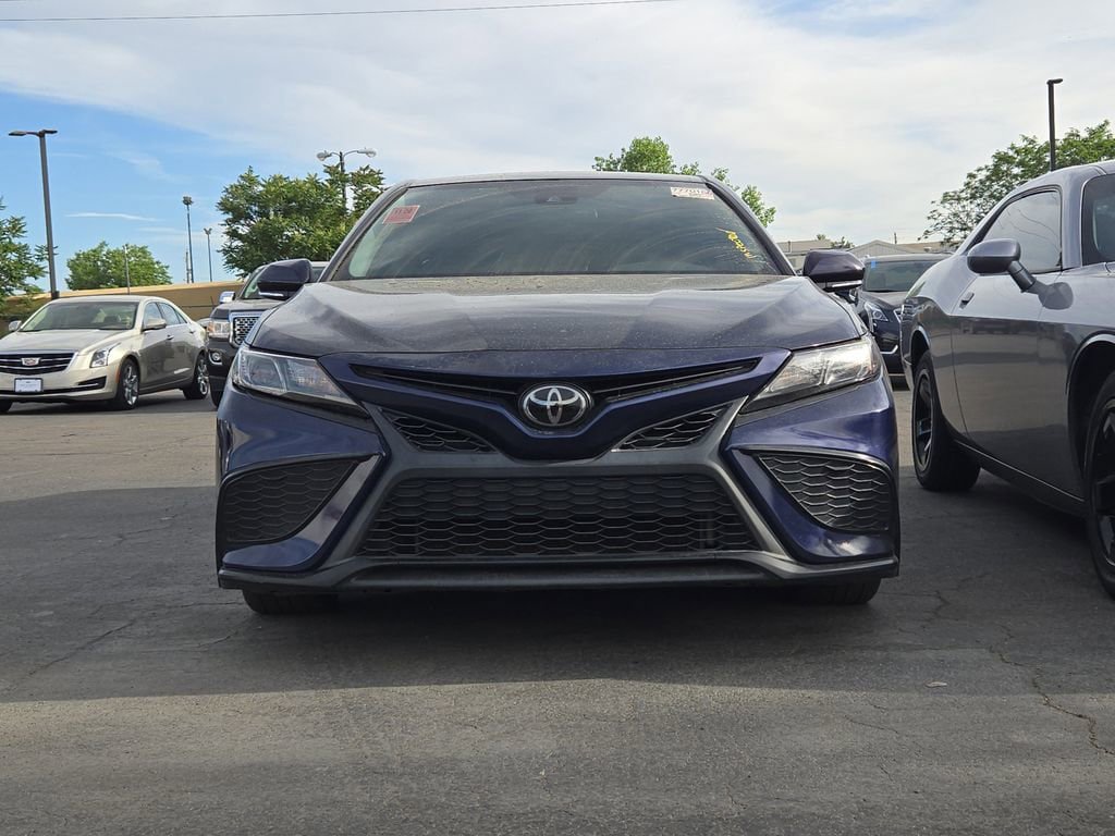 Used 2022 Toyota Camry SE FWD image 2