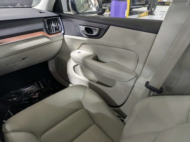 Used 2022 Volvo S60 B5 Momentum w/ Premium Package FWD image 16