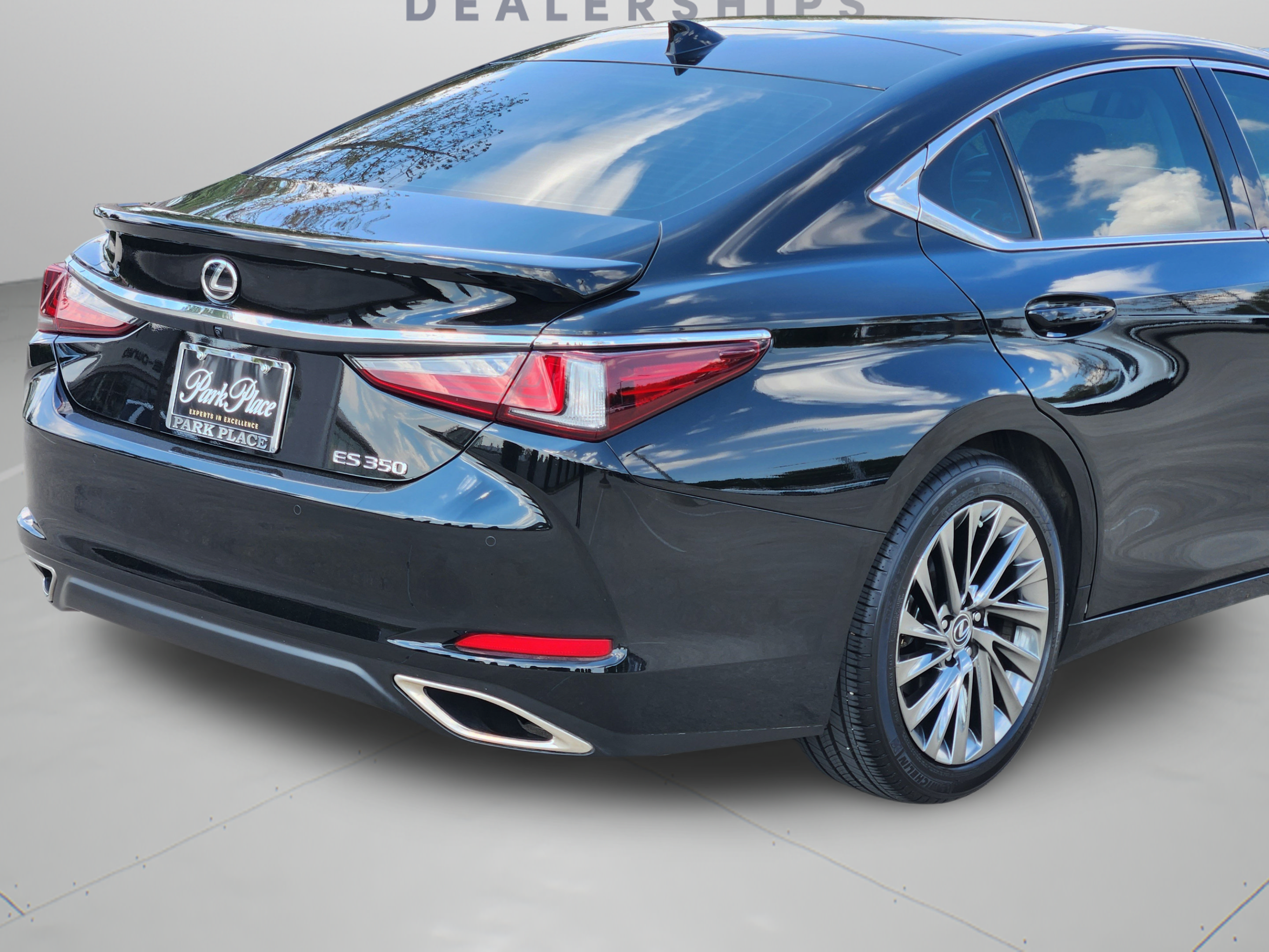 Used 2024 Lexus ES 350 Ultra Luxury w/ Accessory Package (Z2) FWD image 32