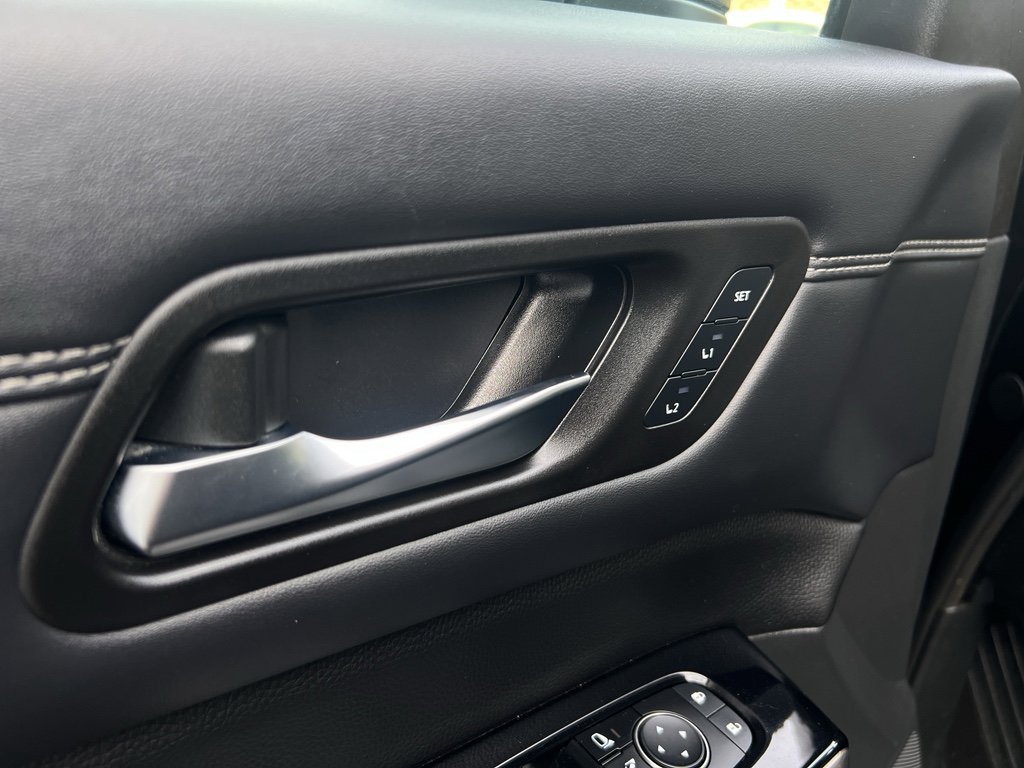 Used 2023 Nissan Pathfinder Platinum image 13