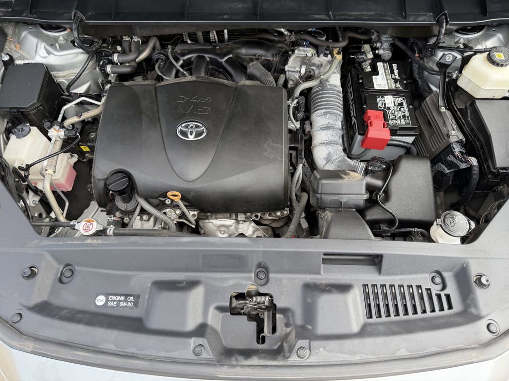 Used 2020 Toyota Highlander XLE FWD image 32
