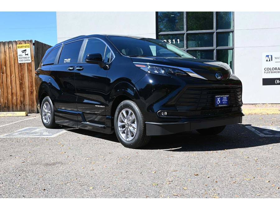New 2025 Toyota Sienna XLE w/ XLE Plus Package AWD/4WD image 3