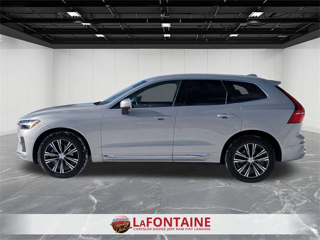 Used 2022 Volvo XC60 B5 Inscription image 2