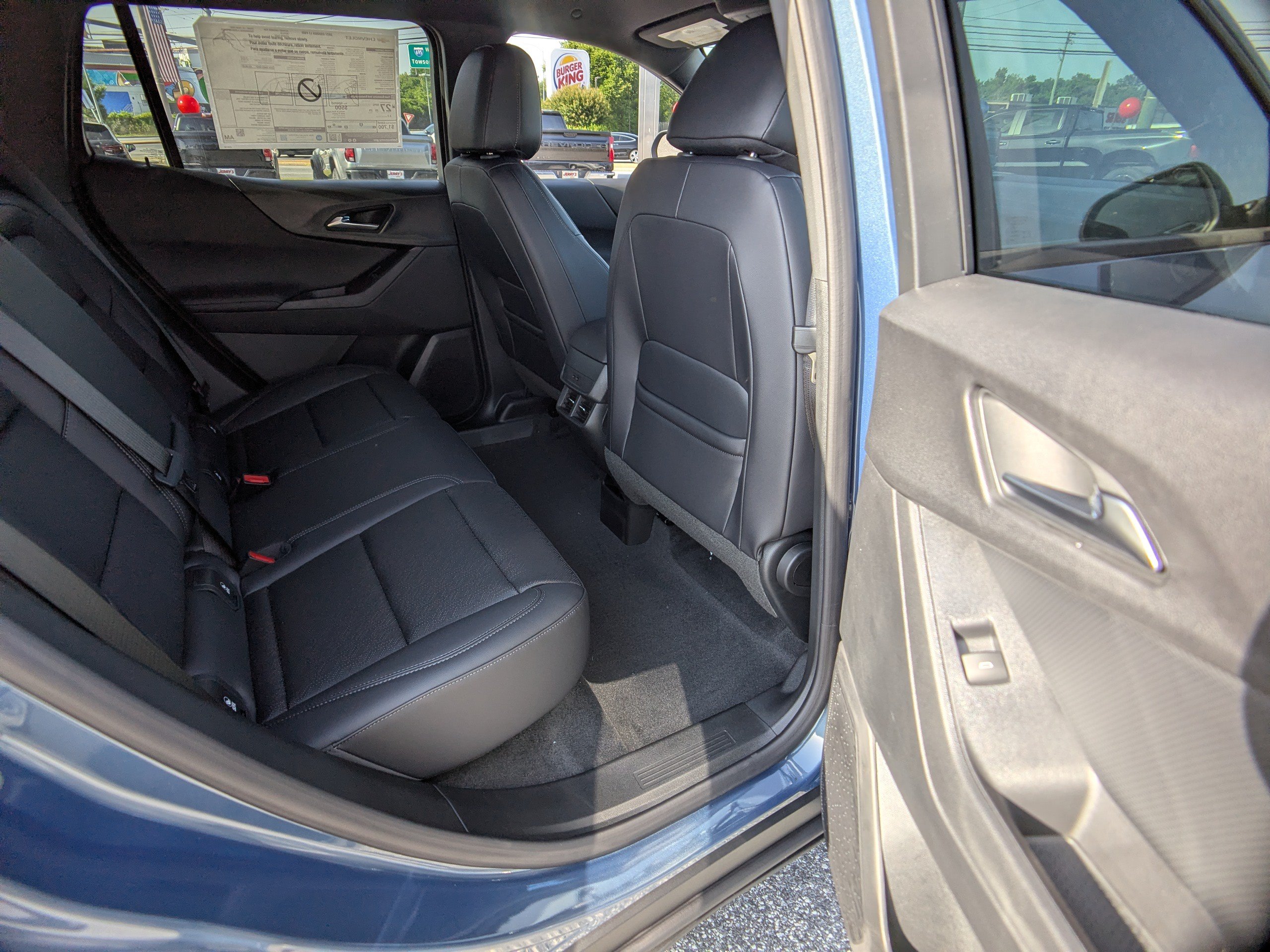 New 2027 Chevrolet Equinox LT w/ Convenience Package II FWD image 11