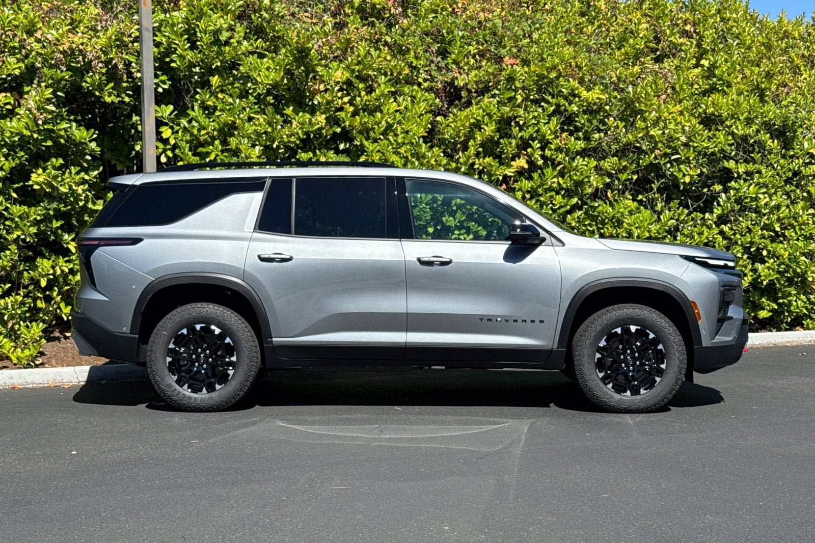 New 2027 Chevrolet Traverse Z71 w/ Enhanced Driving Package AWD/4WD image 3