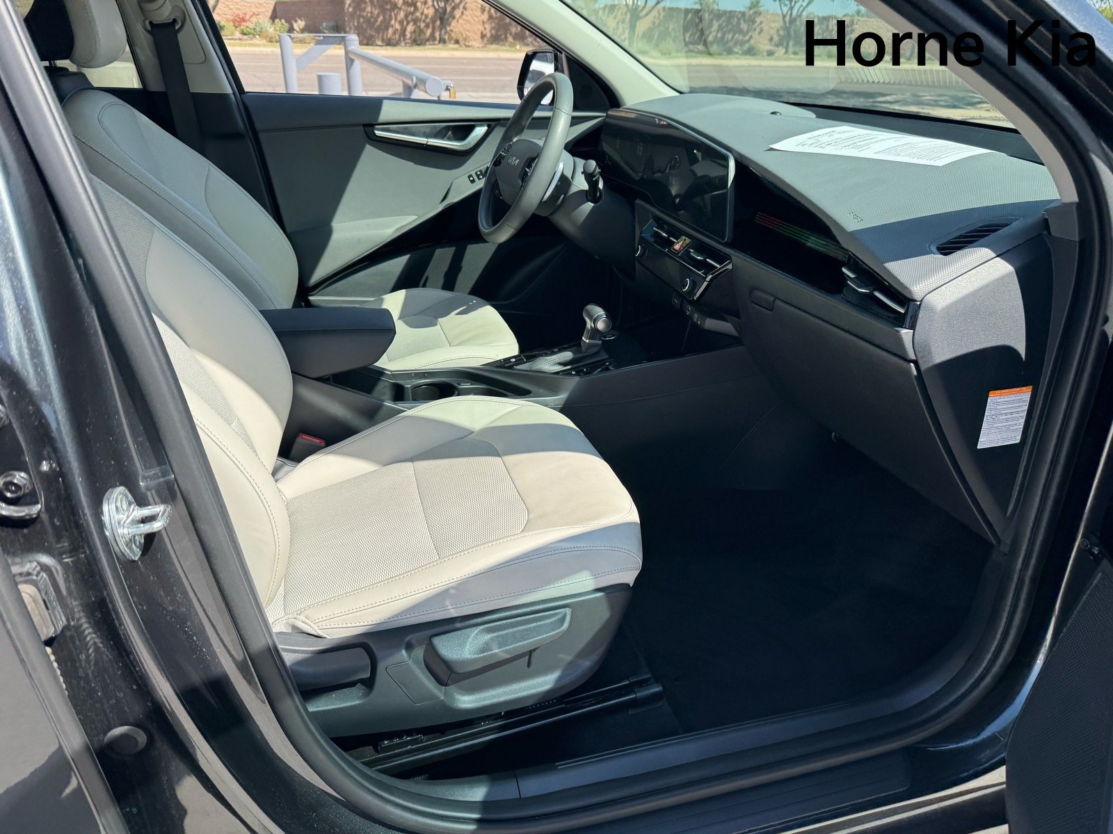 Certified 2024 Kia Niro EX Touring FWD image 26
