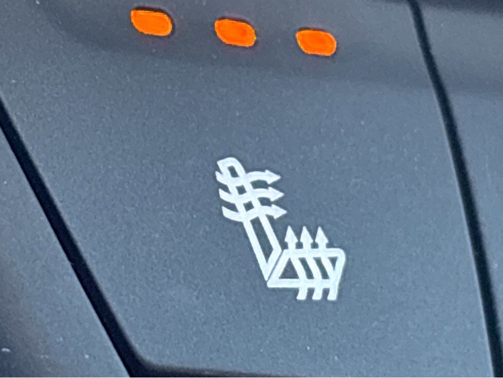 Certified 2022 Cadillac CT4 Luxury w/ Sun And Sound Package image 8