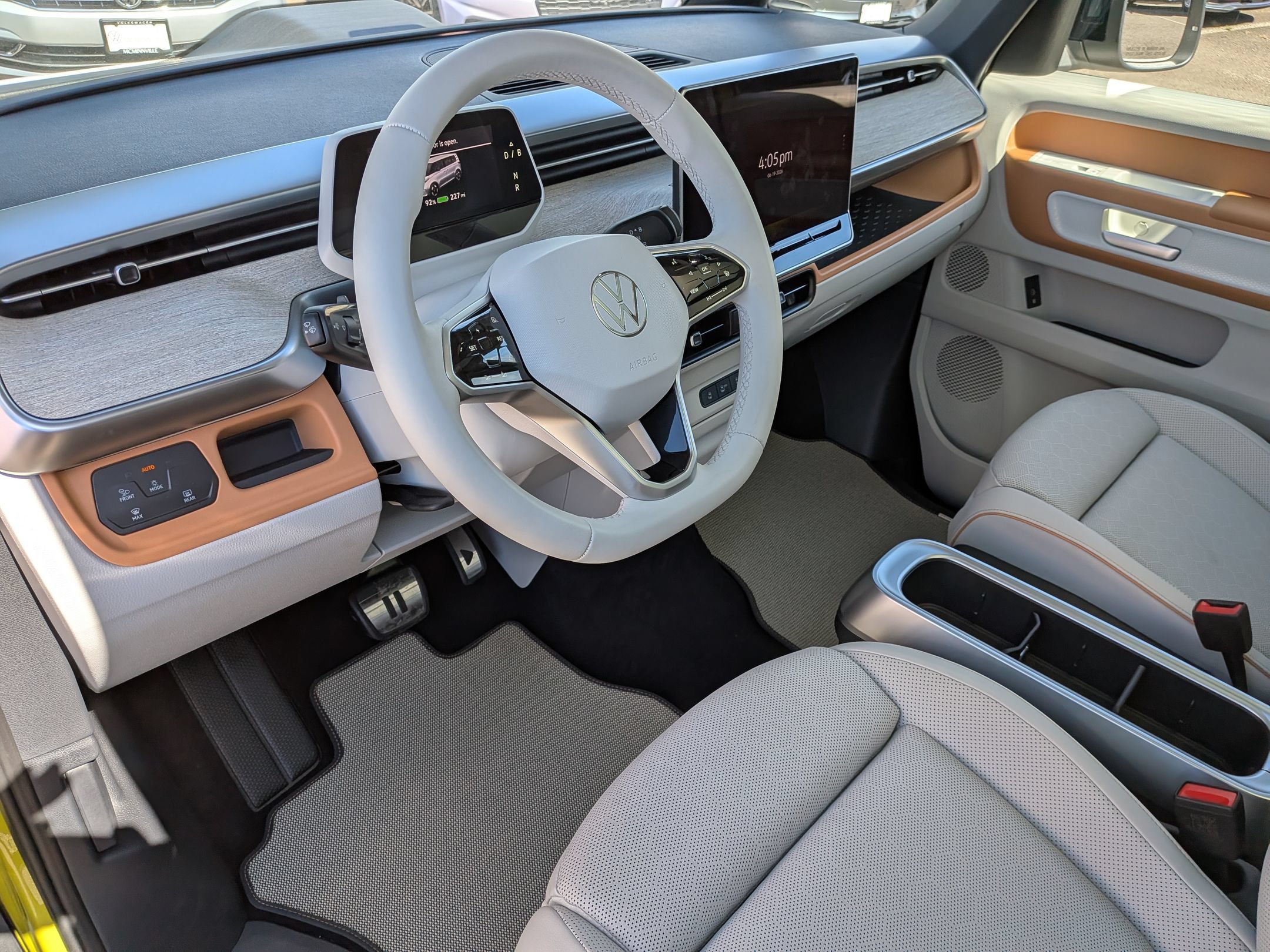 New 2025 Volkswagen ID. Buzz 1st Edition AWD/4WD image 12