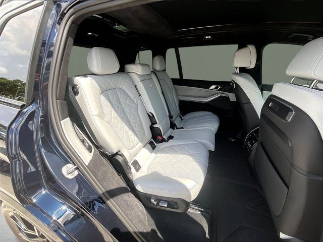 Used 2025 BMW X7 xDrive40i w/ M Sport Package AWD/4WD image 26