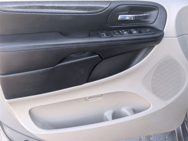 Used 2020 Dodge Grand Caravan SE image 13