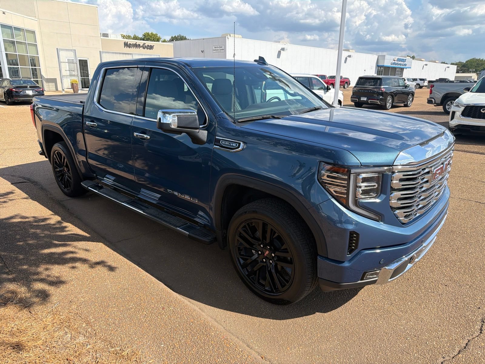 Used 2024 GMC Sierra 1500 Denali w/ Technology Package AWD/4WD image 5
