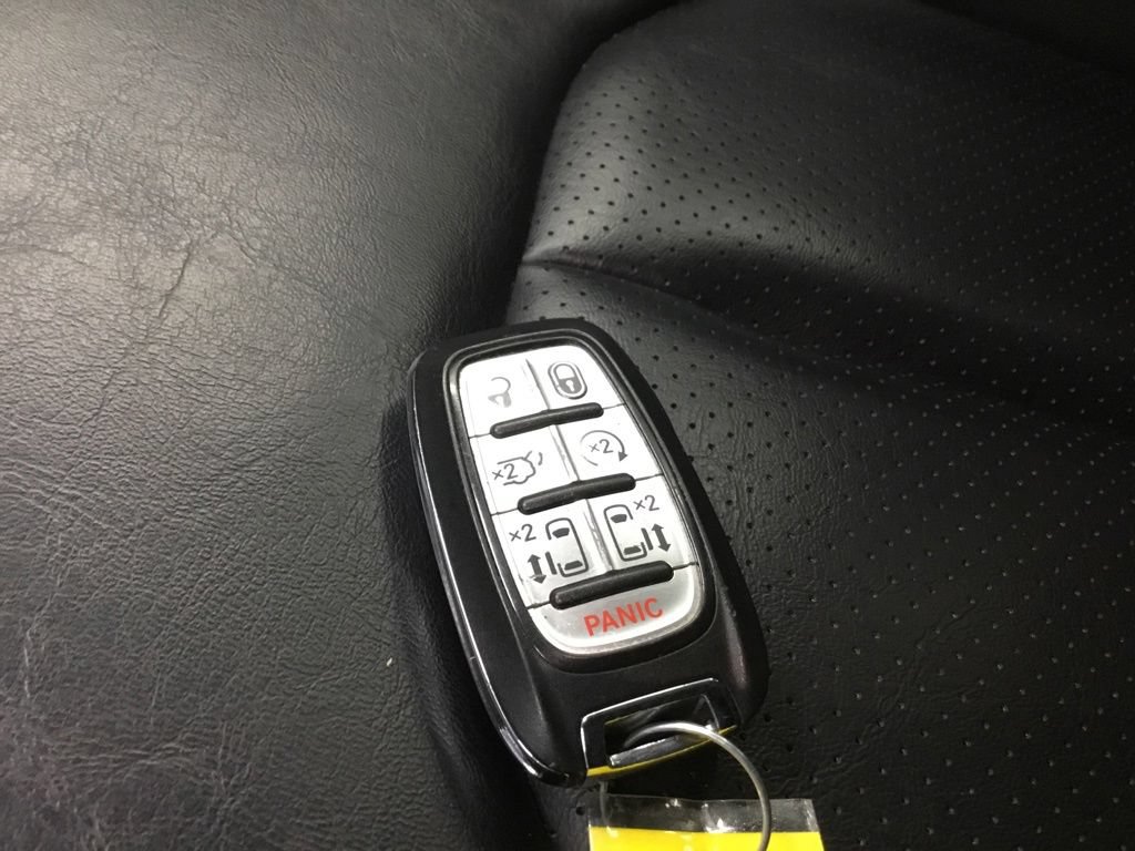 Used 2023 Chrysler Pacifica Touring-L AWD/4WD image 10