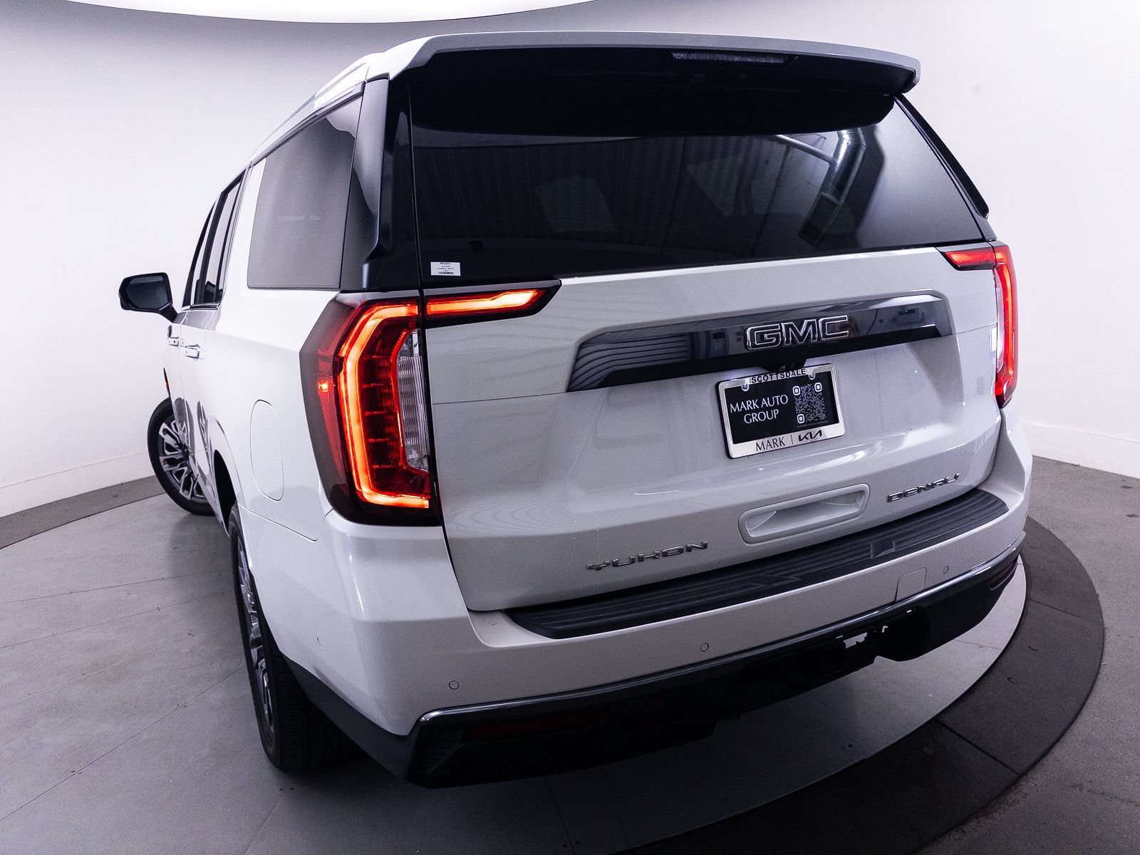Used 2023 GMC Yukon XL Denali Ultimate AWD/4WD image 19