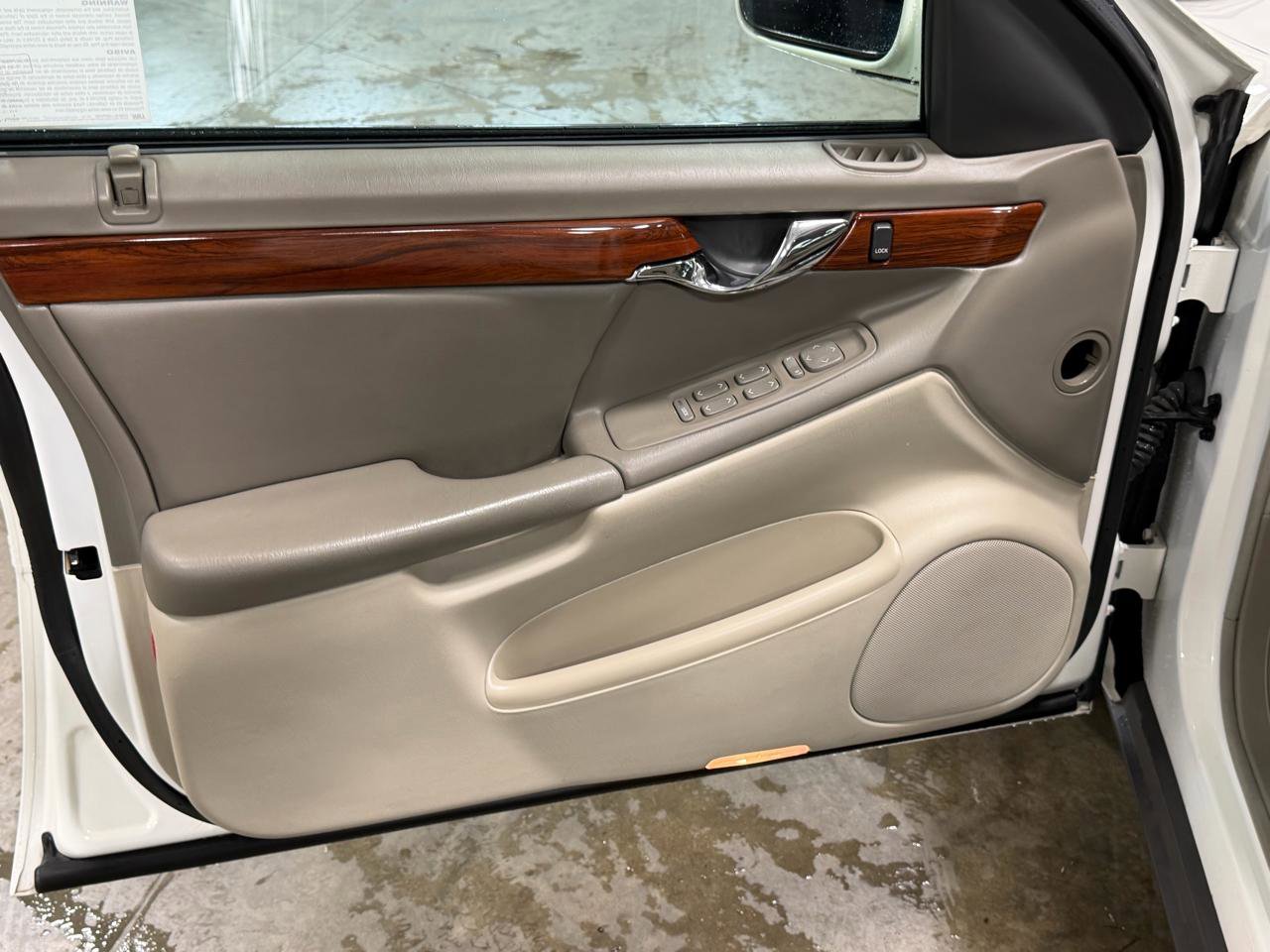 Used 2005 Cadillac De Ville Premium FWD image 9