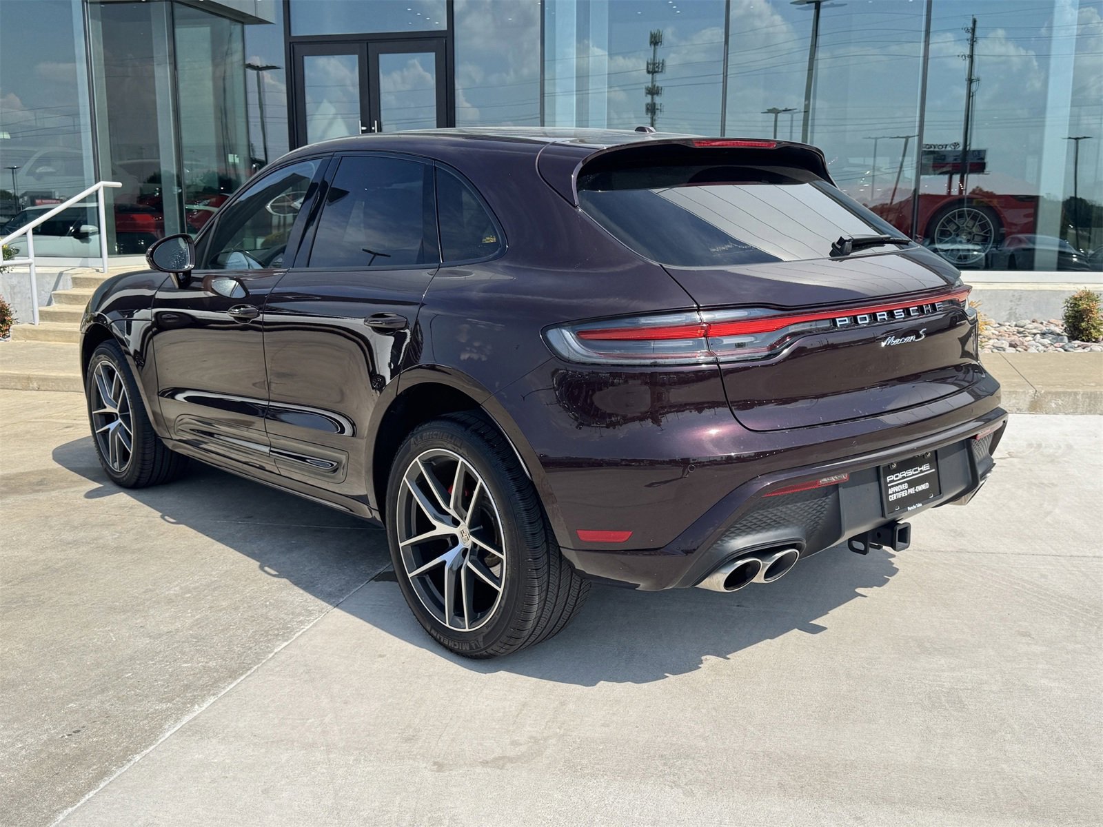 Certified 2024 Porsche Macan S image 3