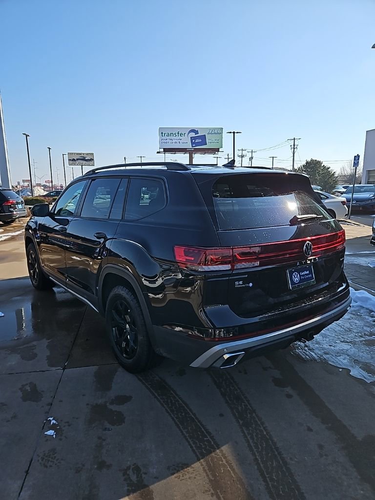 Used 2025 Volkswagen Atlas Peak Edition SE AWD/4WD image 7