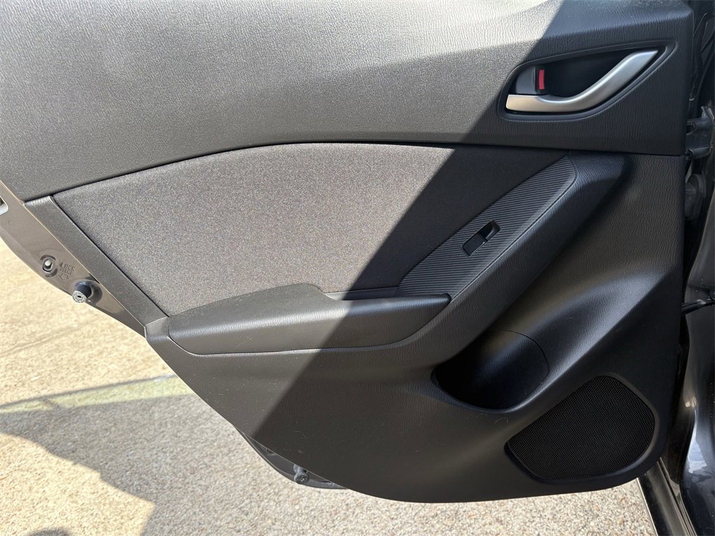 Used 2016 MAZDA MAZDA3 i Touring w/ Popular Equipment Package image 19