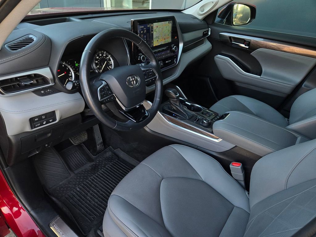 Used 2021 Toyota Highlander Platinum image 9